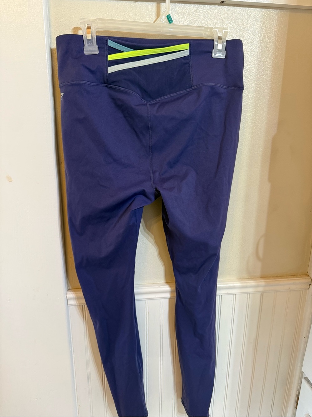 Women’s brand New Fabletics Purple Performance Leggings with Reflective Accents
